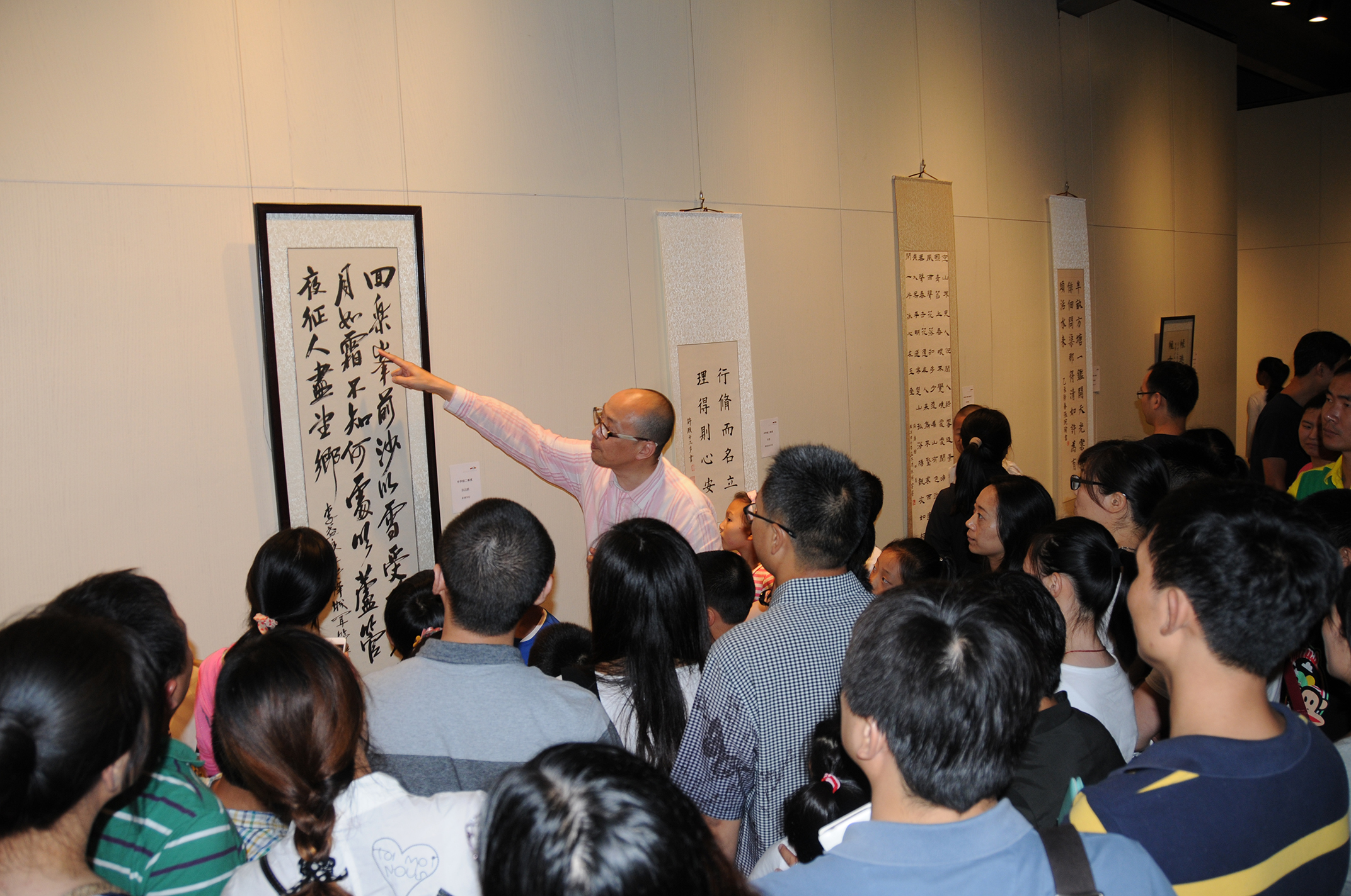 晒墨宝·嘉定区中小学生书法大赛获奖作品展开幕赏评会